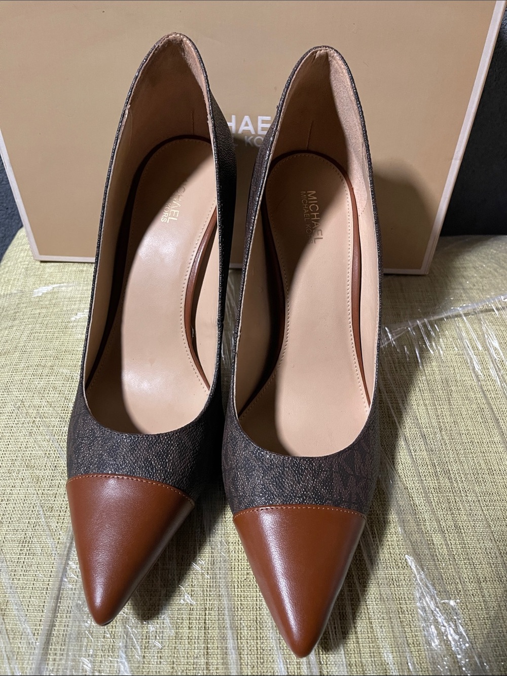 Michael Kors Brown Logo Keke Pointed Toe Heel Pump SZ. 10 - Picture 5 of 9